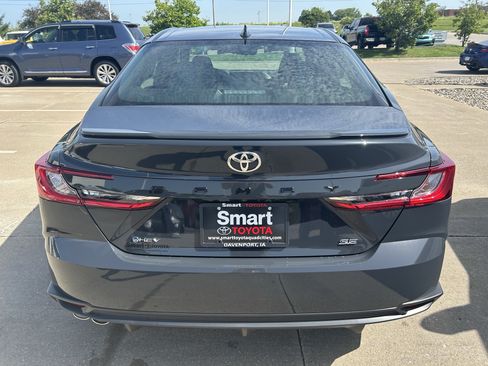 Used 2026 Toyota Camry SE FWD image 5