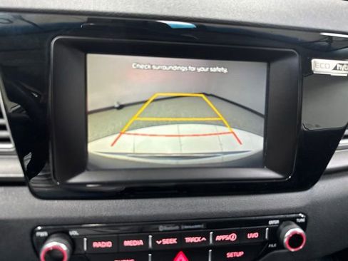 Used 2018 Kia Niro FE FWD image 2
