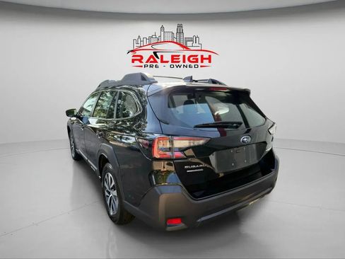Used 2023 Subaru Outback Wagon 4D image 2