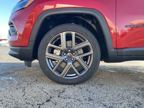 New 2026 Jeep Compass Latitude image 14