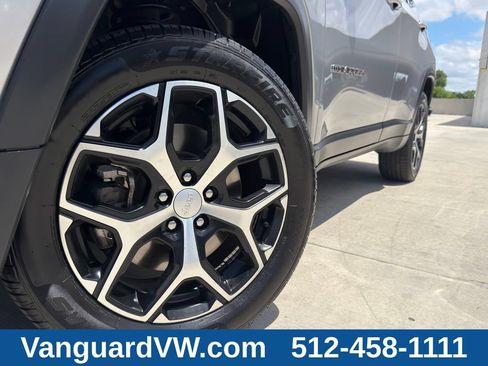 Used 2024 Jeep Compass Limited AWD/4WD image 4