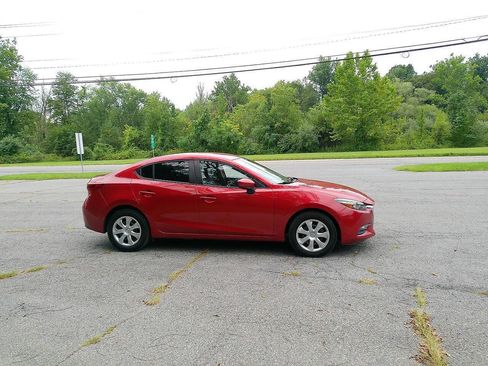 Used 2017 MAZDA MAZDA3 Sport FWD image 5