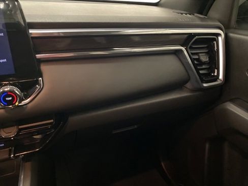 Used 2023 GMC Canyon Elevation image 18