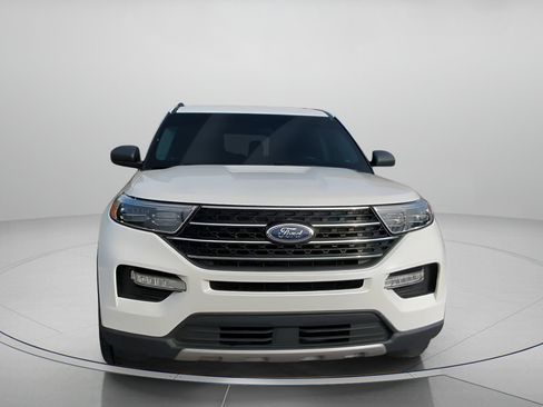 Certified 2020 Ford Explorer XLT w/ Equipment Group 202A image 5