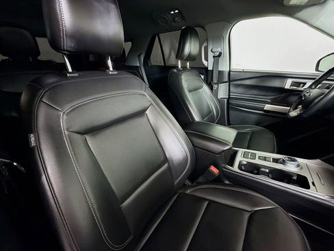 Used 2022 Ford Explorer XLT w/ Equipment Group 202A RWD image 29