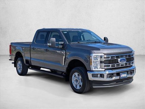 Used 2025 Ford F350 XLT AWD/4WD image 3