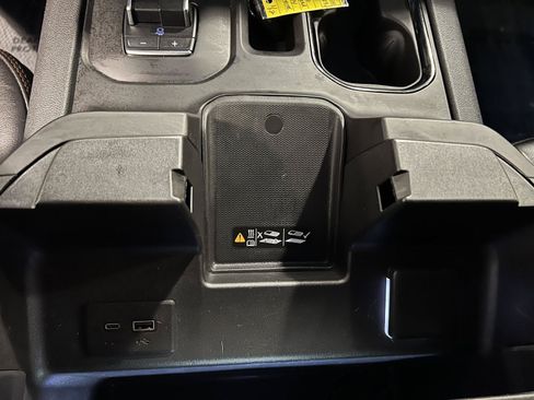 Used 2023 GMC Sierra 1500 AT4 w/ AT4 Preferred Package AWD/4WD image 17