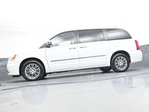 Used 2015 Chrysler Town & Country Touring-L w/ Driver Convenience Group FWD image 43