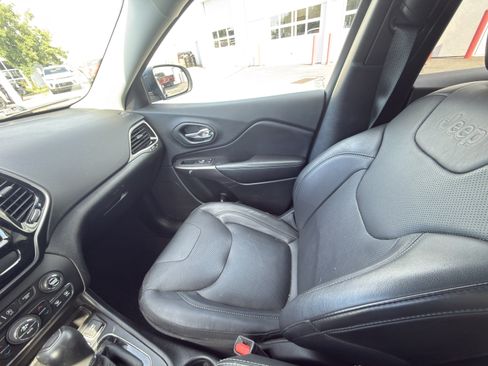 Used 2019 Jeep Cherokee Limited AWD/4WD image 19