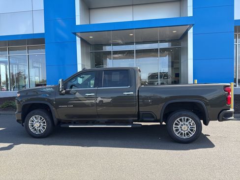Used 2022 Chevrolet Silverado 3500 High Country w/ Z71 Off-Road Package image 9