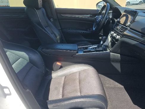 Used 2018 Honda Accord Sport image 6