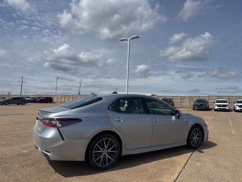 Used 2022 Toyota Camry SE FWD image 21