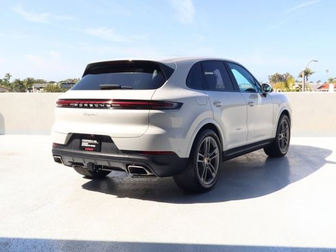 Certified 2025 Porsche Cayenne AWD/4WD image 9