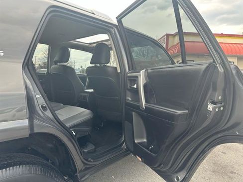Used 2015 Toyota 4Runner SR5 Premium image 17