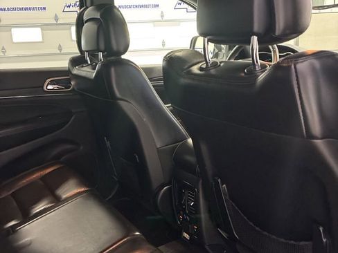 Used 2017 Jeep Grand Cherokee Limited image 48