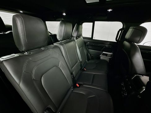 Used 2023 Land Rover Defender 130 SE image 28