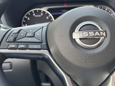 New 2025 Nissan Sentra SV w/ Trunk Package FWD image 10