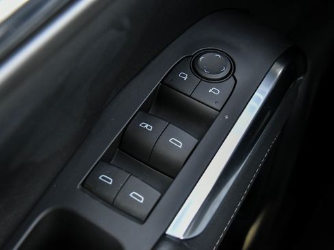 Used 2024 Chevrolet Traverse LT image 42