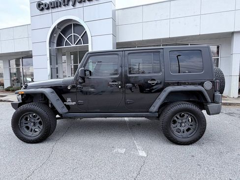 Used 2009 Jeep Wrangler Unlimited Rubicon w/ Dual Top Group image 5