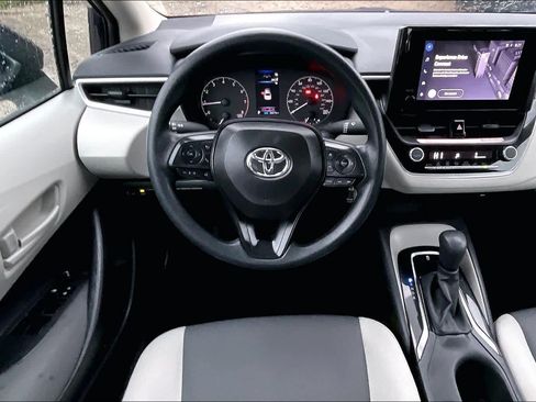 Used 2025 Toyota Corolla LE FWD image 6