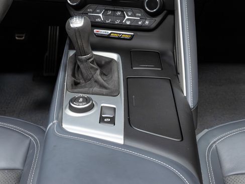 Used 2015 Chevrolet Corvette Z06 w/ 3LZ Preferred Equipment Group image 28