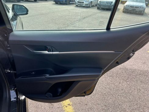 Used 2018 Toyota Camry LE image 26