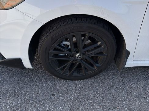 Used 2025 Toyota Camry SE w/ Convenience Package image 10