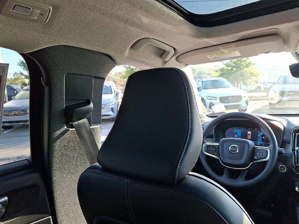 Certified 2024 Volvo XC40 B5 Plus w/ Protection Package Premier AWD/4WD image 15