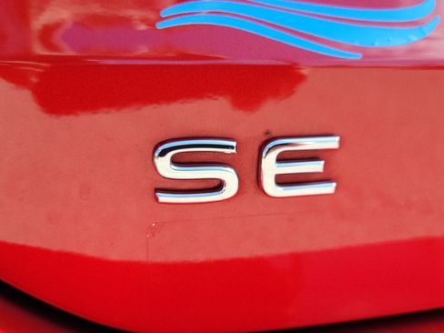 Used 2024 Volkswagen Taos SE image 10