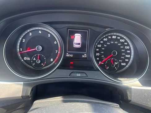 Used 2020 Volkswagen Atlas Cross Sport SE w/ Panoramic Sunroof Package FWD image 5