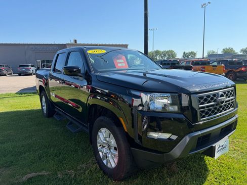 Used 2023 Nissan Frontier SV w/ SV Convenience Package AWD/4WD image 2