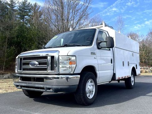 Used 2010 Ford E-350 and Econoline 350 Super Duty image 1
