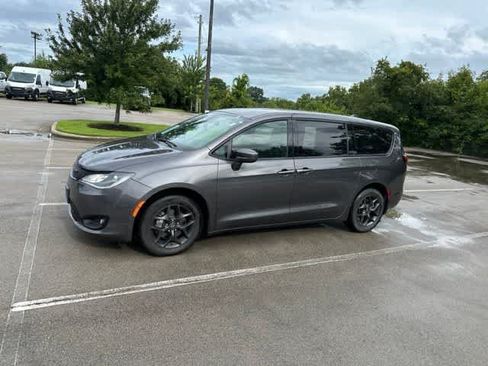 Certified 2020 Chrysler Pacifica Touring w/ S Appearance Package FWD image 11