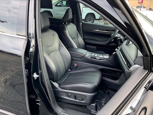 Certified 2025 INFINITI QX60 Pure image 12