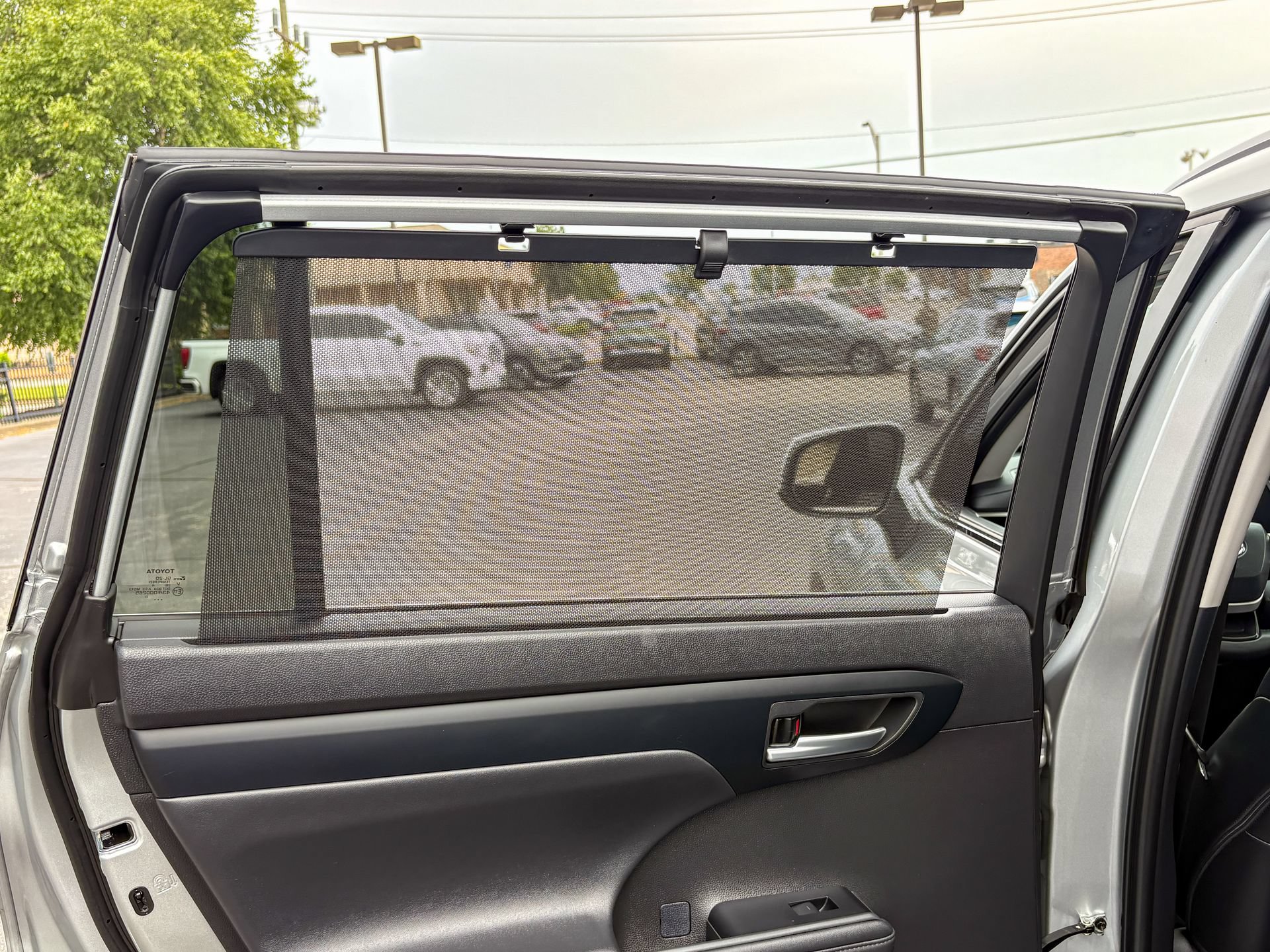 Used 2024 Toyota Highlander XLE AWD/4WD image 24