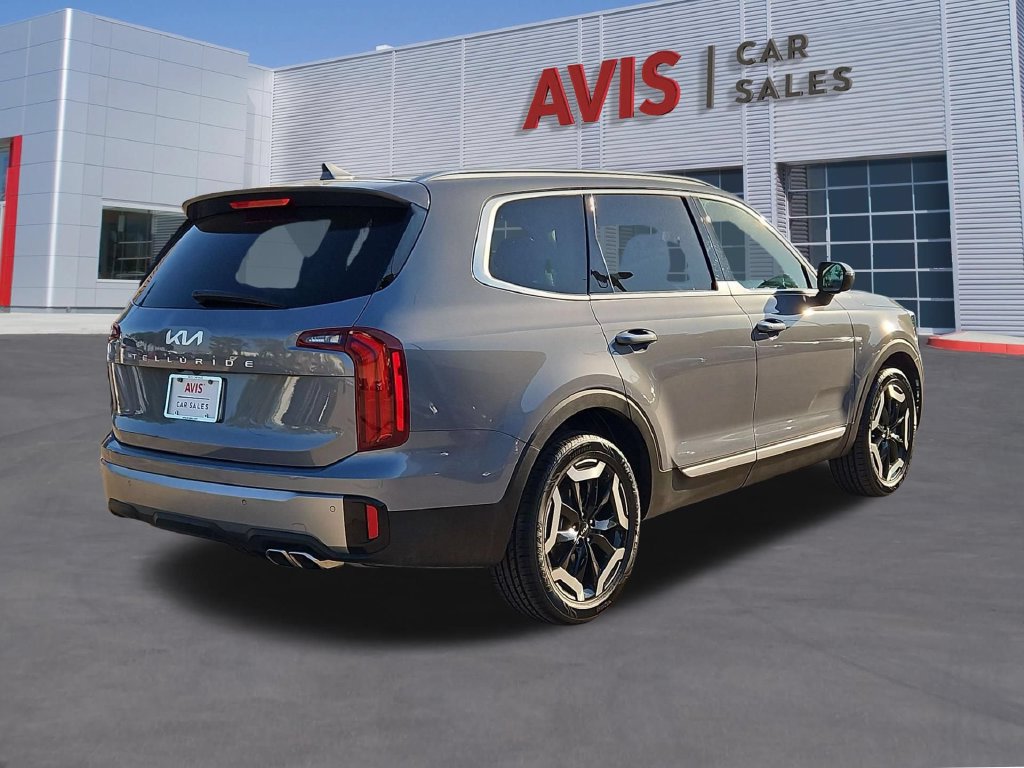 Used 2025 Kia Telluride S FWD image 5