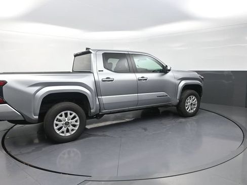 Used 2025 Toyota Tacoma SR5 AWD/4WD image 19