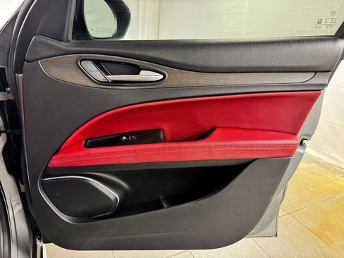 Used 2020 Alfa Romeo Stelvio Ti w/ Active Blind Spot Package AWD/4WD image 18