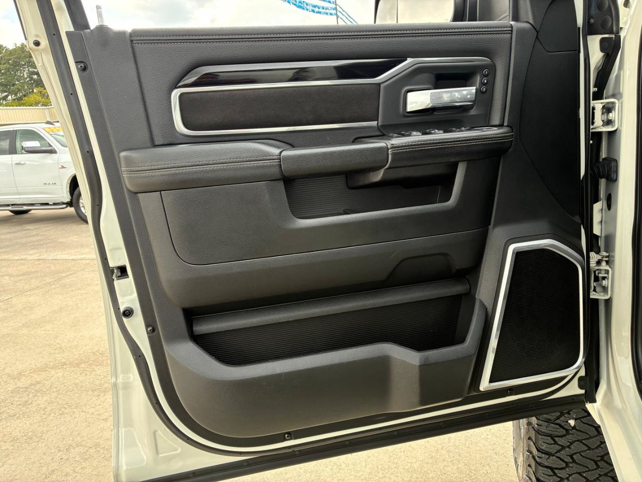 Used 2020 RAM 2500 Laramie w/ Night Edition AWD/4WD image 9