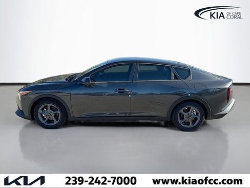 New 2025 Kia K4 LXS image 2