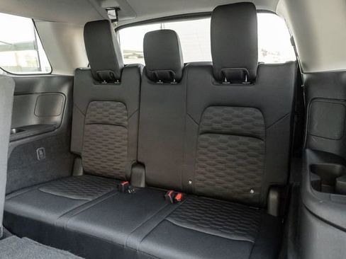 Used 2024 Nissan Pathfinder S image 13