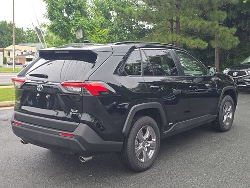 Used 2025 Toyota RAV4 XLE AWD/4WD image 4
