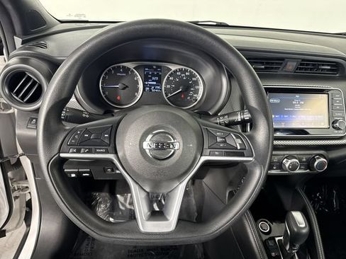 Used 2019 Nissan Kicks S FWD image 11