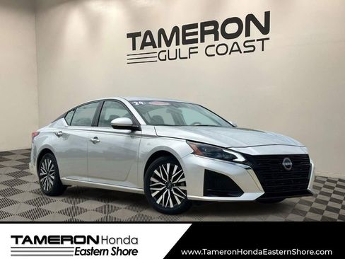 Used 2024 Nissan Altima 2.5 SV image 1