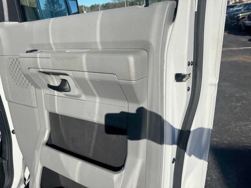 Used 2012 Ford E-350 and Econoline 350 XLT image 9