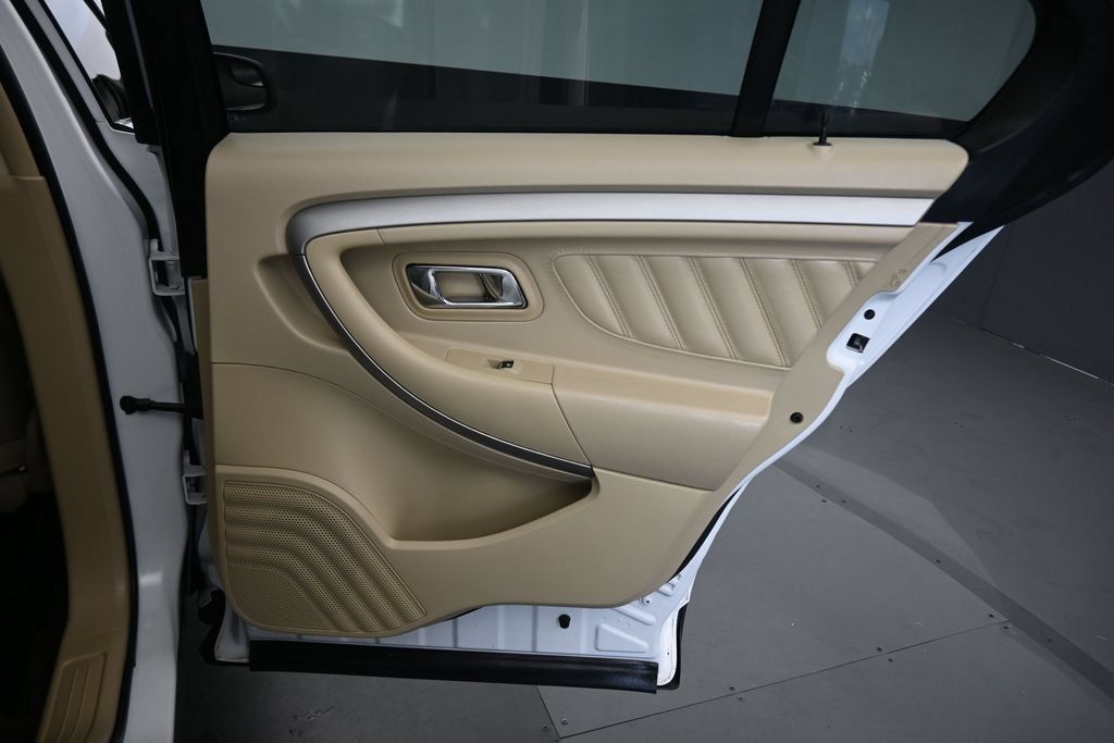 Used 2018 Ford Taurus SEL FWD image 32