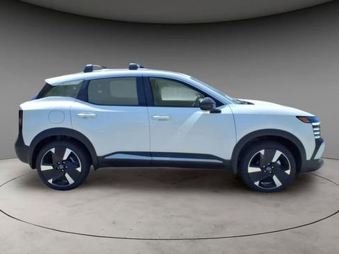 New 2026 Nissan Kicks SR w/ Cold Weather Package AWD/4WD image 10