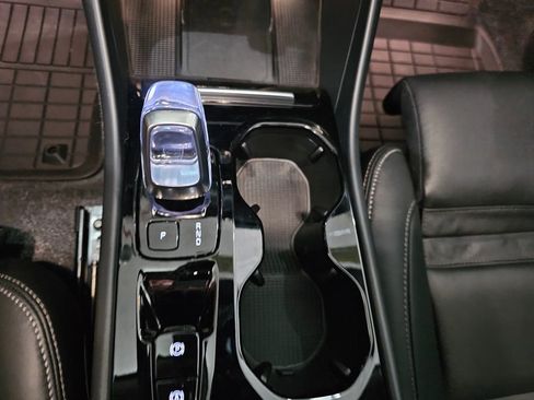 Certified 2025 Volvo XC40 B5 Ultra w/ Protection Package Premier AWD/4WD image 25