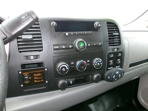 Used 2014 Chevrolet Silverado 2500 W/T w/ Snow Plow Prep Package image 18