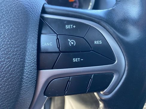 Used 2020 Jeep Grand Cherokee Altitude image 27